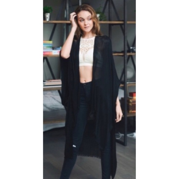 ❗️CLEARANCE❗️Black Oversize Kimono Poncho OS - Picture 3 of 3